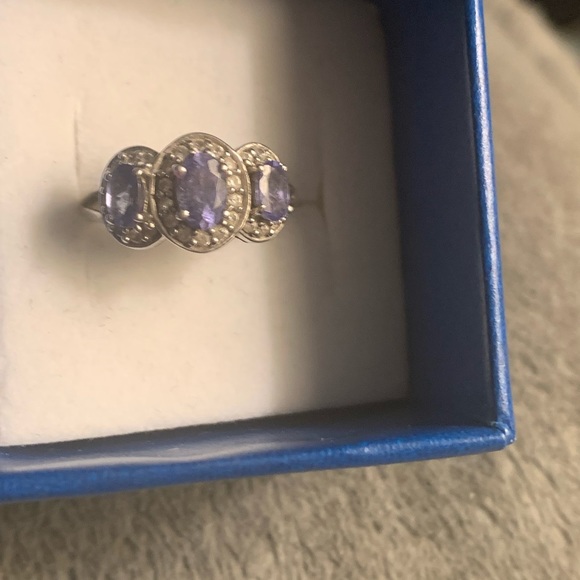 Trilogy genuine oval cut tanzanite ring 1 ctw - Picture 2 of 7